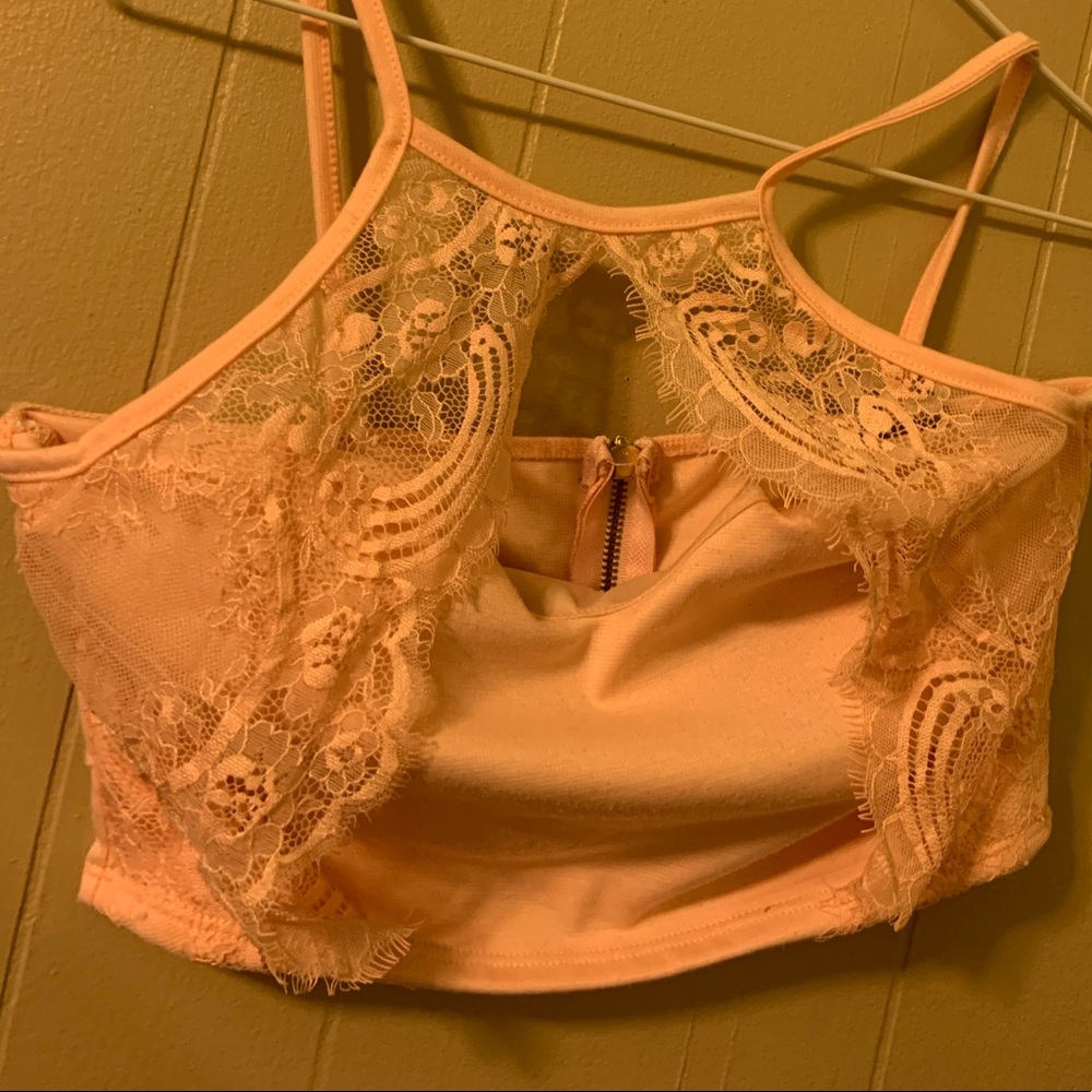 🔆3/$15🔆 Lace Detailed Crop Top